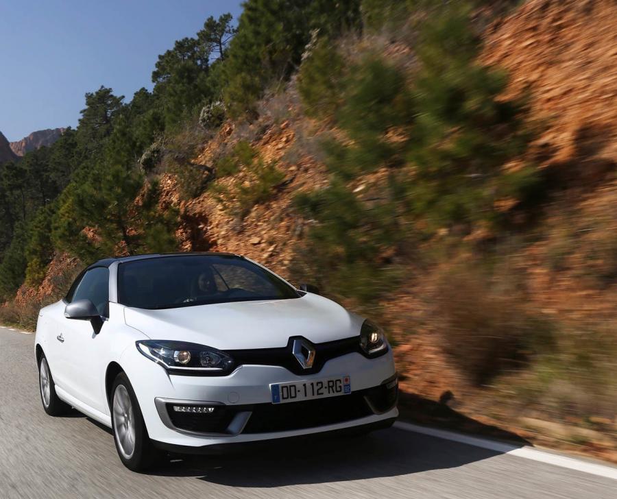  Renault Megane Coupe-Cabriolet 2015 года  (фото 9 из 36)